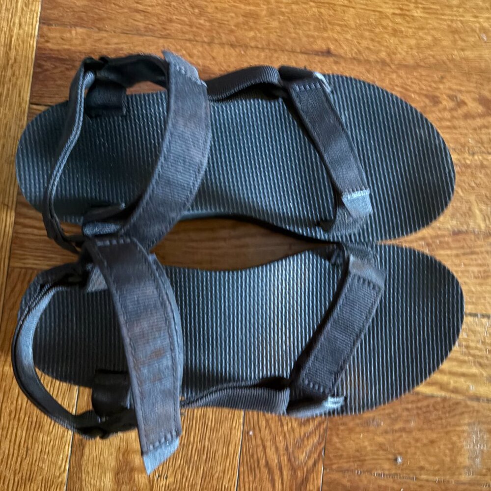 Teva Women's Flatform Universal Sandal - size 9